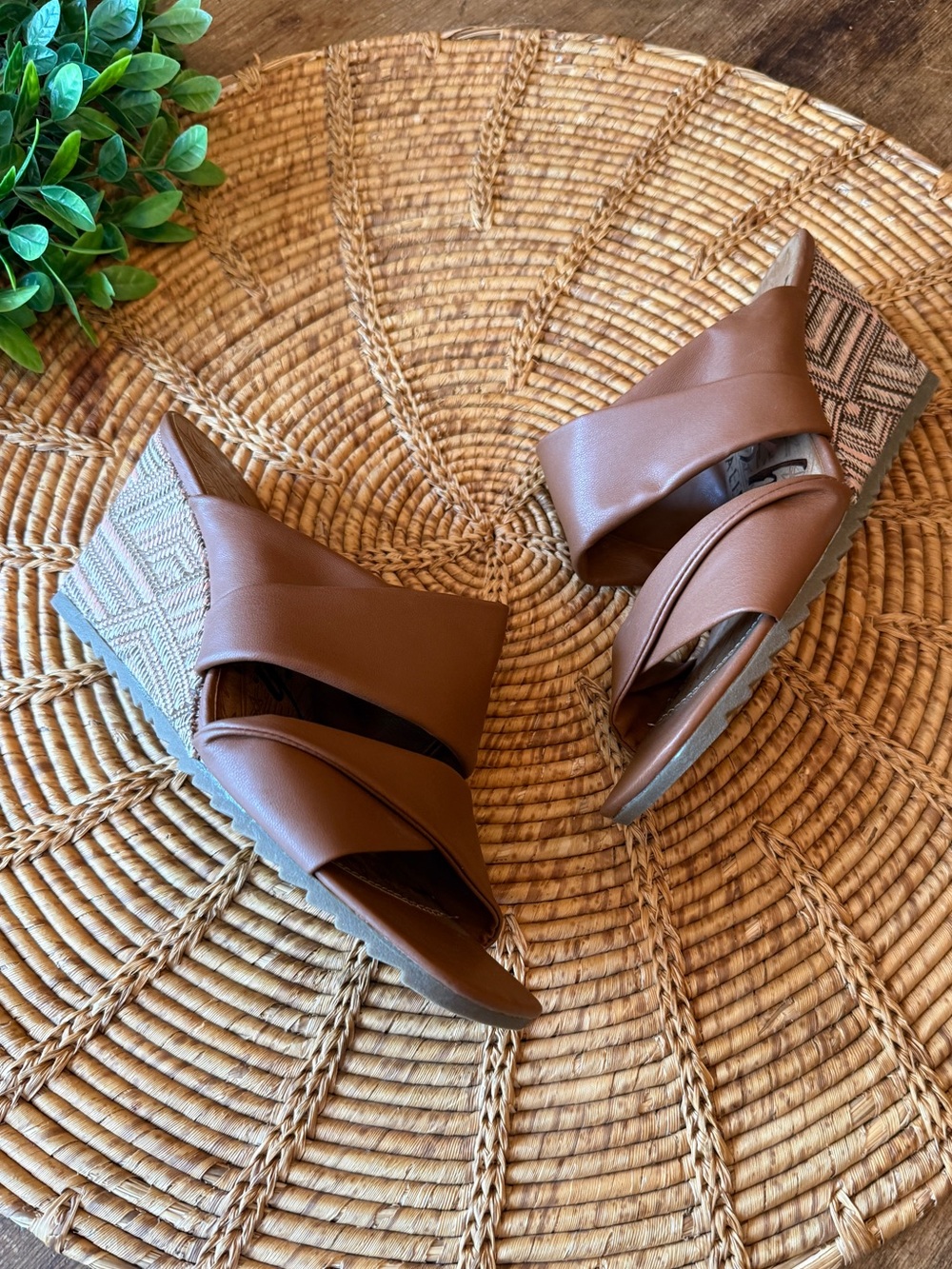New Blowfish Brown Crossover Pattern Wedge Sandals
